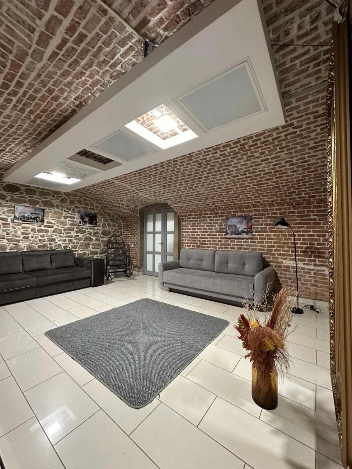 2Х Кім-Й Loft На Площі Філармонії By Willox Daire Çernivtsi Dış mekan fotoğraf